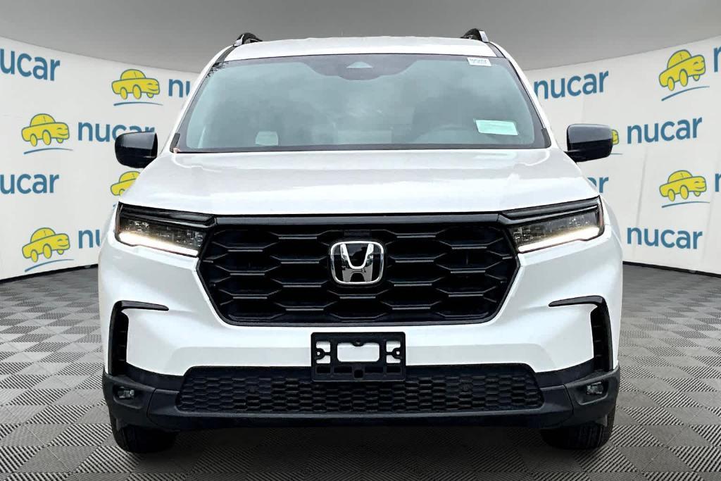 new 2025 Honda Pilot car, priced at $41,849