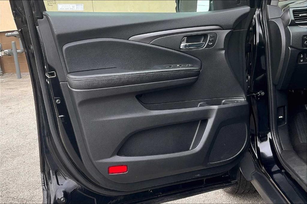 used 2022 Honda Pilot car, priced at $32,950