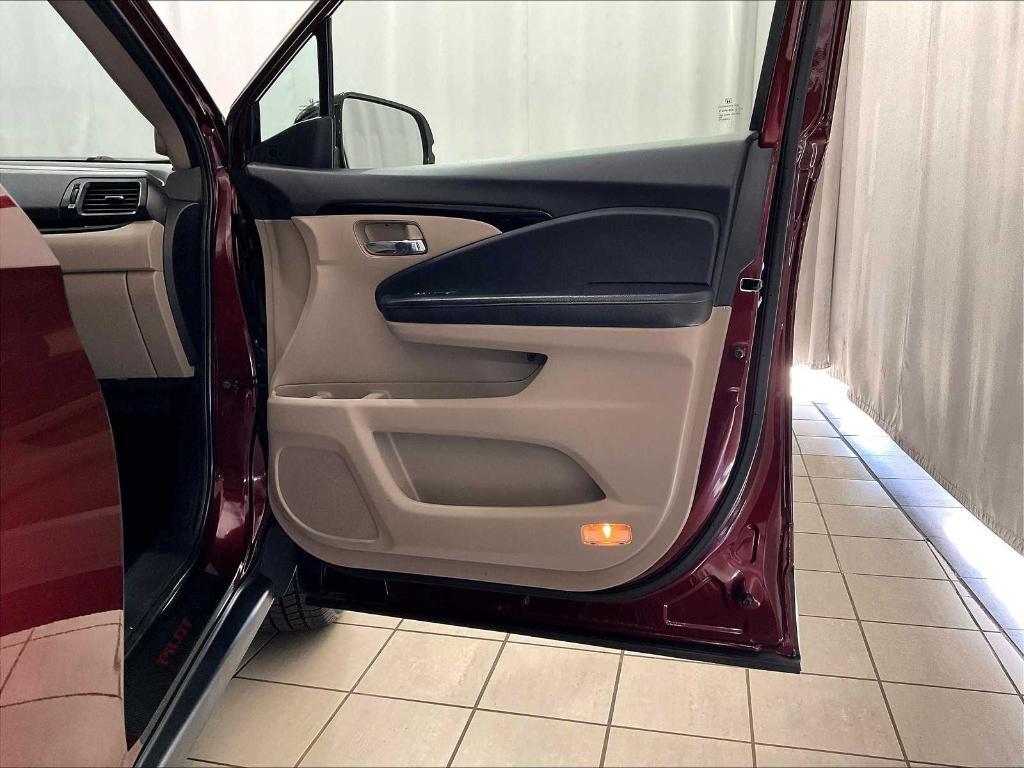 used 2021 Honda Pilot car, priced at $28,950