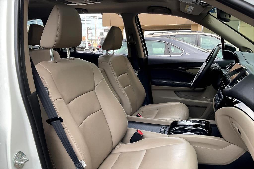 used 2022 Honda Pilot car, priced at $34,300