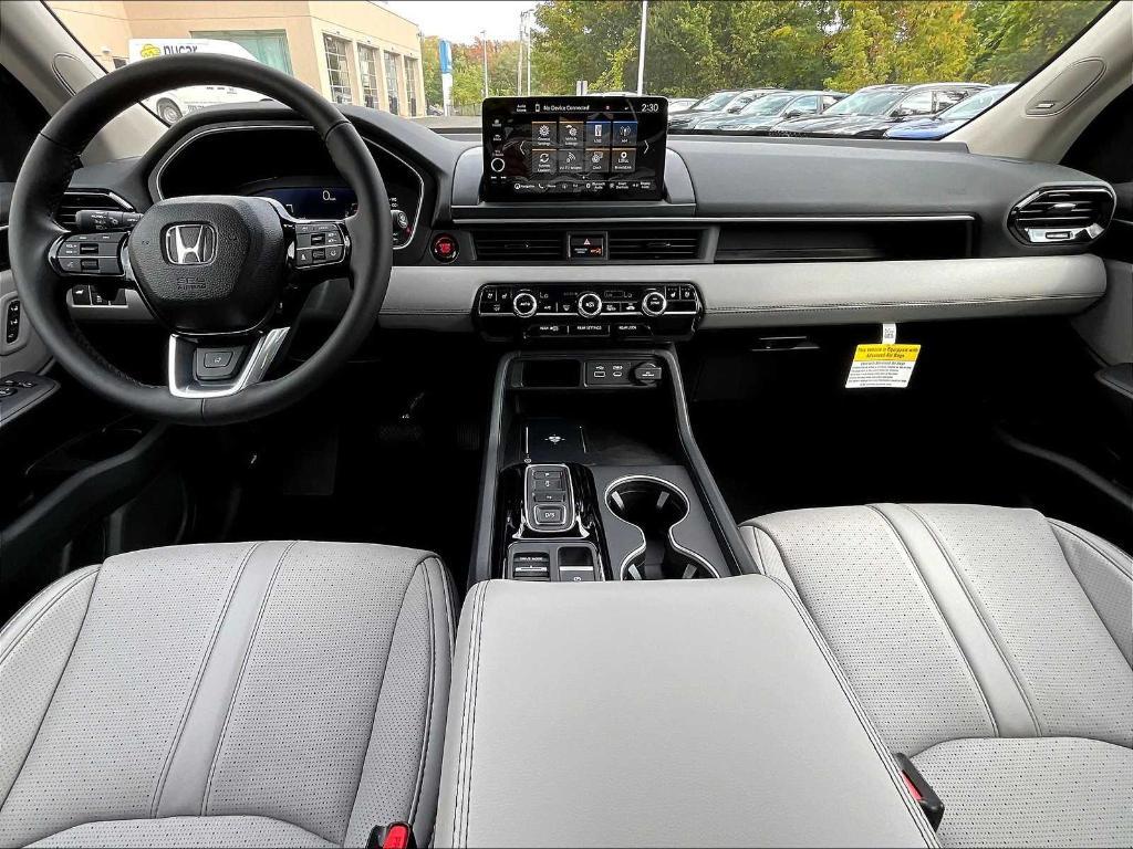 new 2025 Honda Pilot car, priced at $54,575