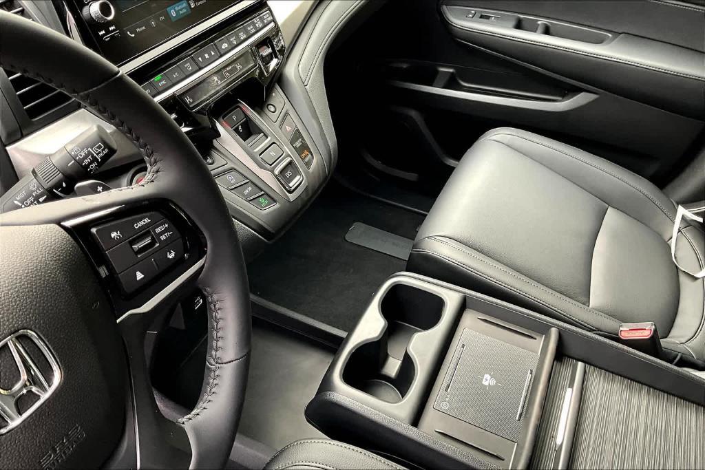 new 2025 Honda Odyssey car, priced at $43,280