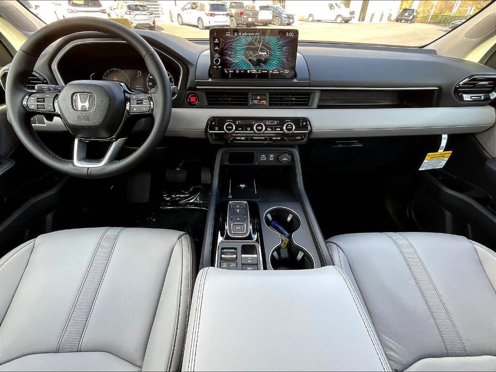 new 2025 Honda Pilot car, priced at $47,825