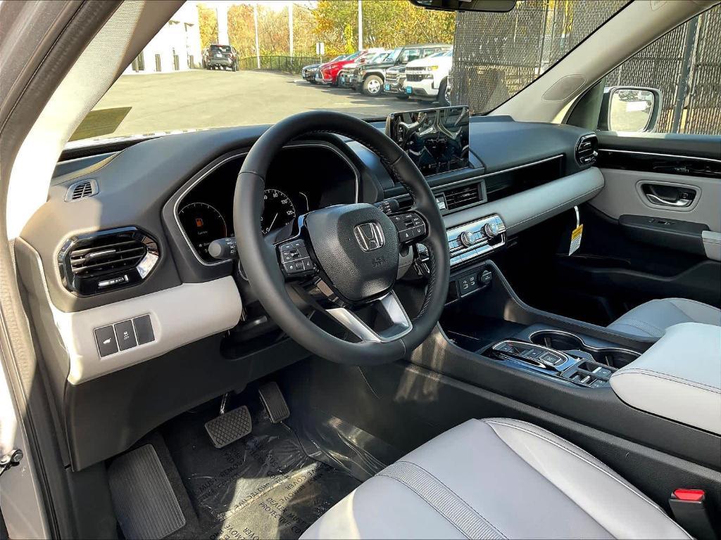 new 2025 Honda Pilot car, priced at $47,825