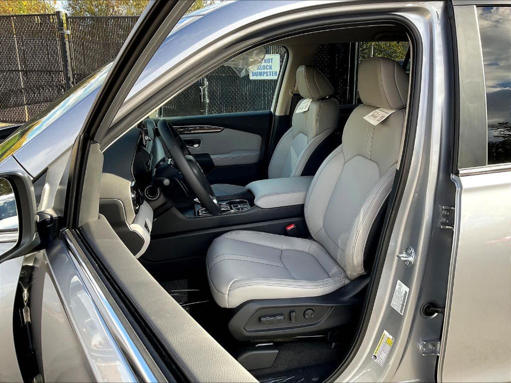 new 2025 Honda Pilot car, priced at $47,825