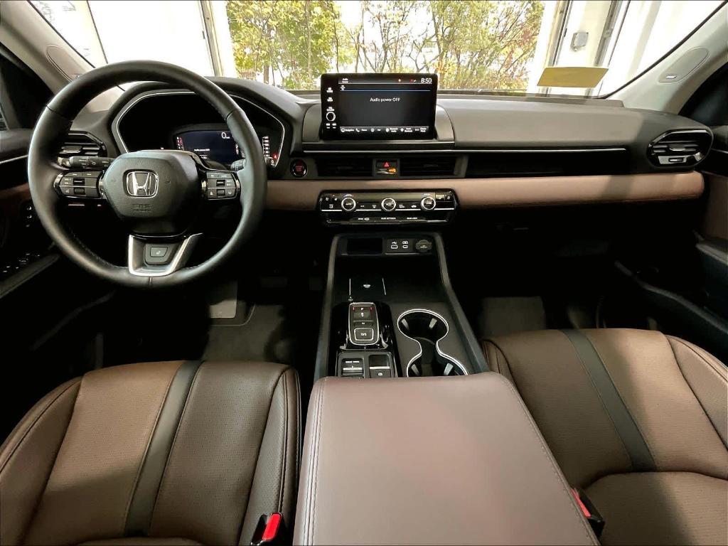 new 2025 Honda Pilot car, priced at $52,104
