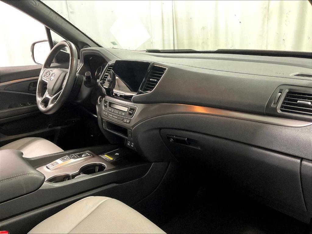 used 2025 Honda Passport car, priced at $38,850