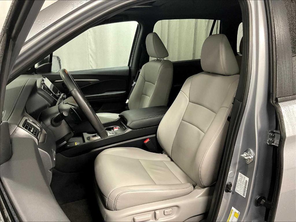 used 2025 Honda Passport car, priced at $38,850