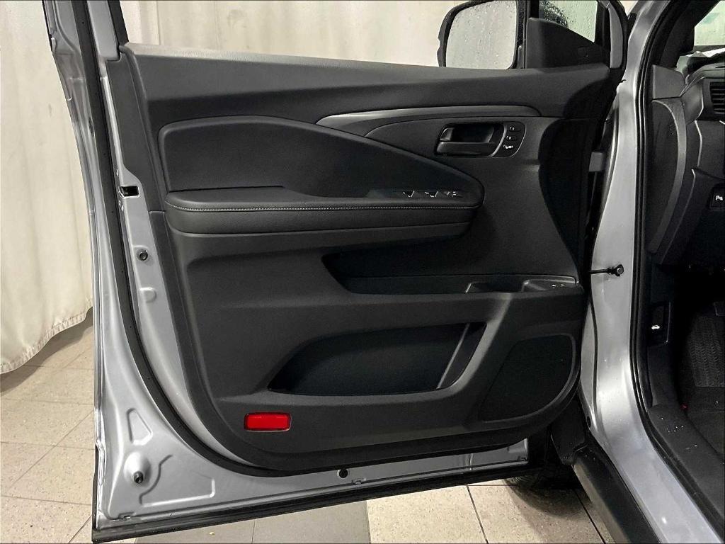 used 2025 Honda Passport car, priced at $38,850