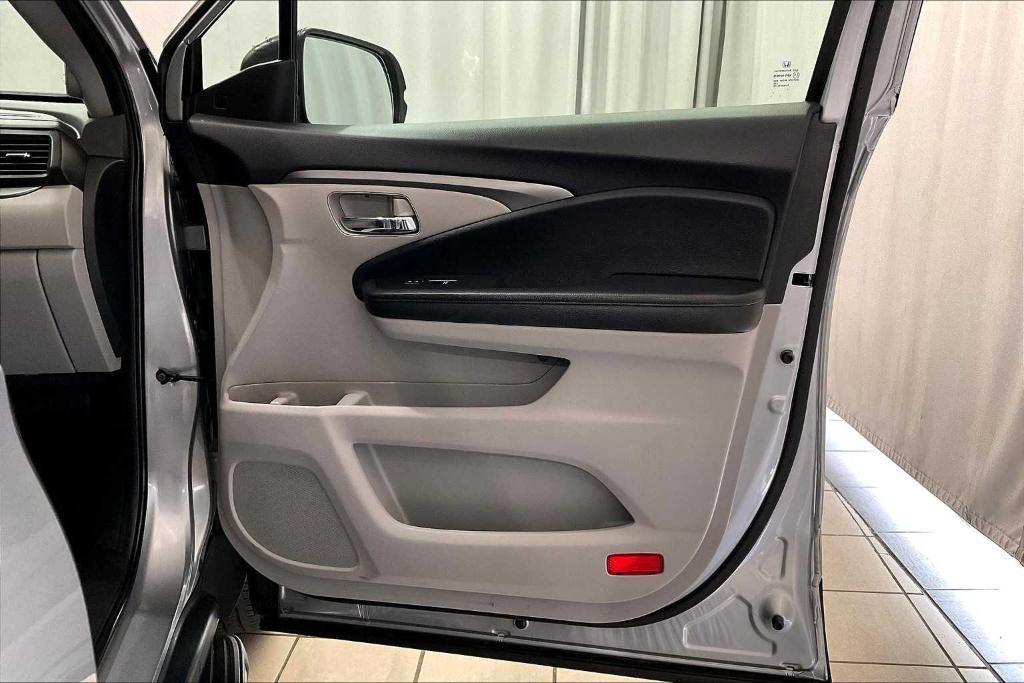 used 2022 Honda Pilot car, priced at $33,900