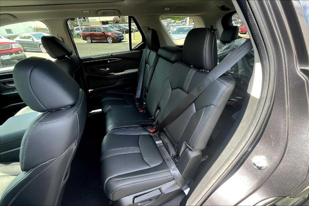 new 2025 Honda Pilot car, priced at $52,950