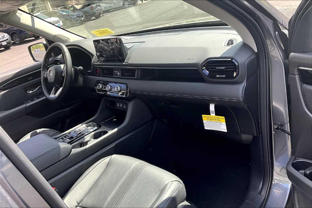 new 2025 Honda Pilot car, priced at $52,950