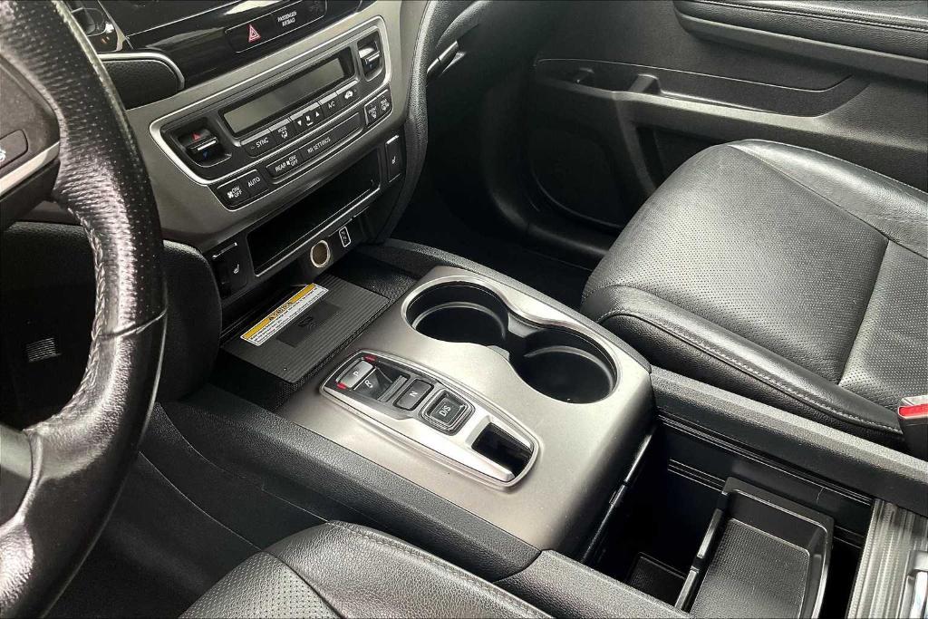 used 2022 Honda Passport car, priced at $33,500