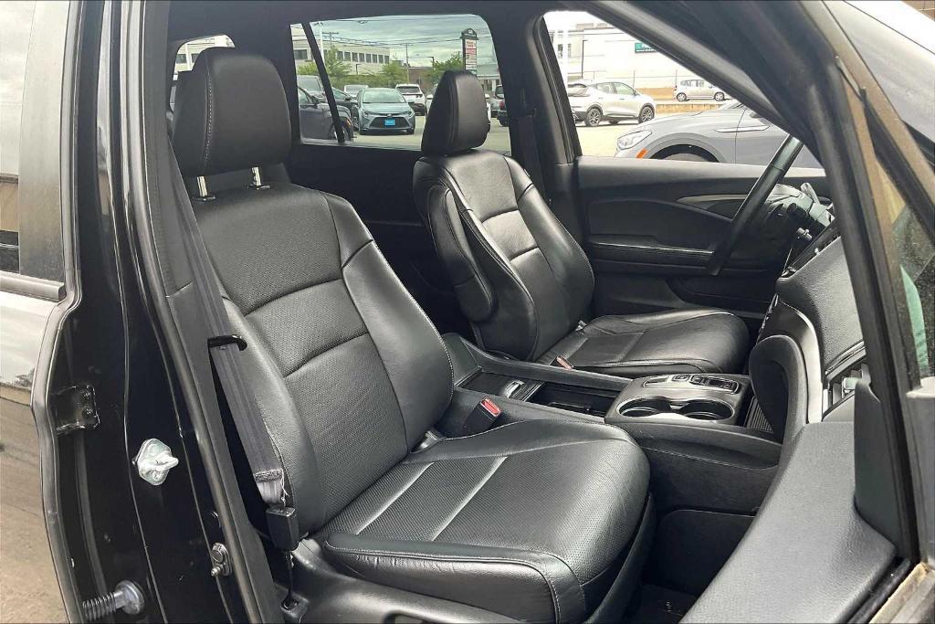 used 2022 Honda Passport car, priced at $33,500