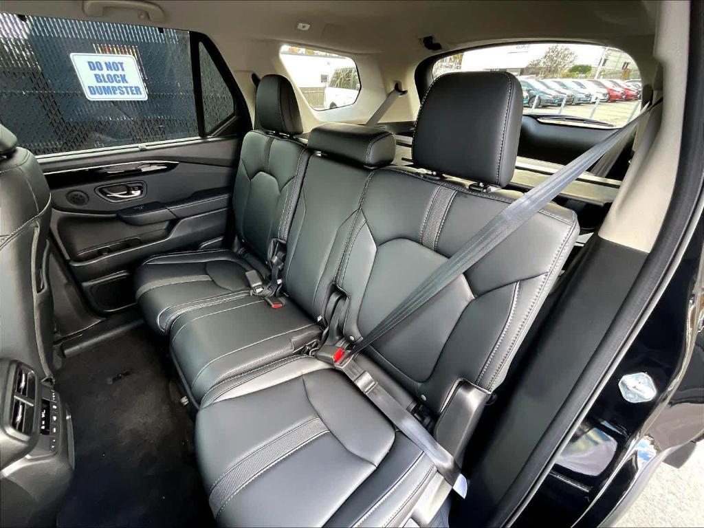 new 2025 Honda Pilot car, priced at $45,216