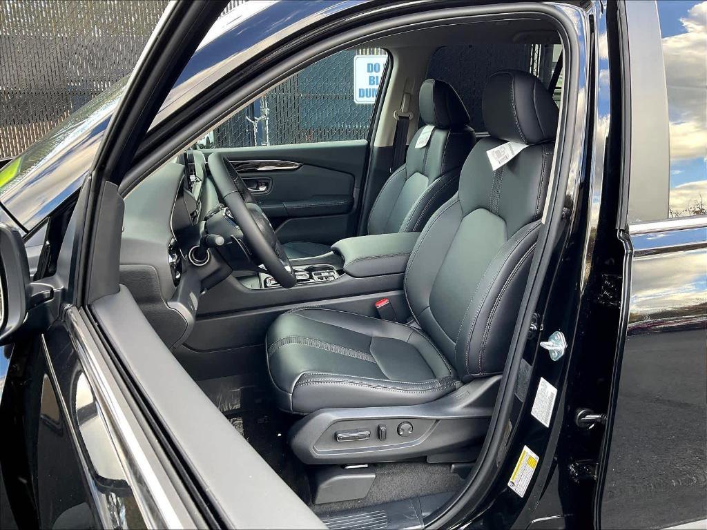 new 2025 Honda Pilot car, priced at $45,216