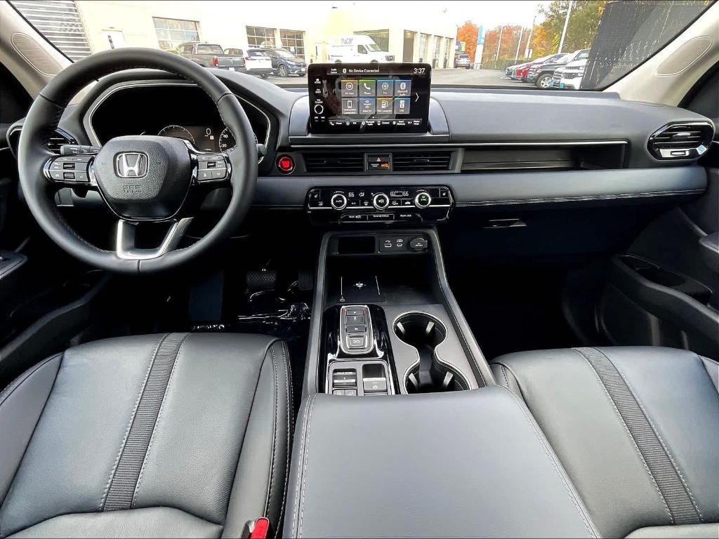 new 2025 Honda Pilot car, priced at $45,216