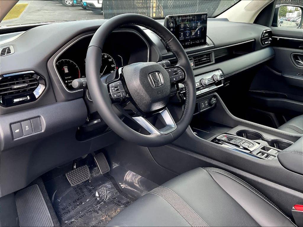 new 2025 Honda Pilot car, priced at $45,216