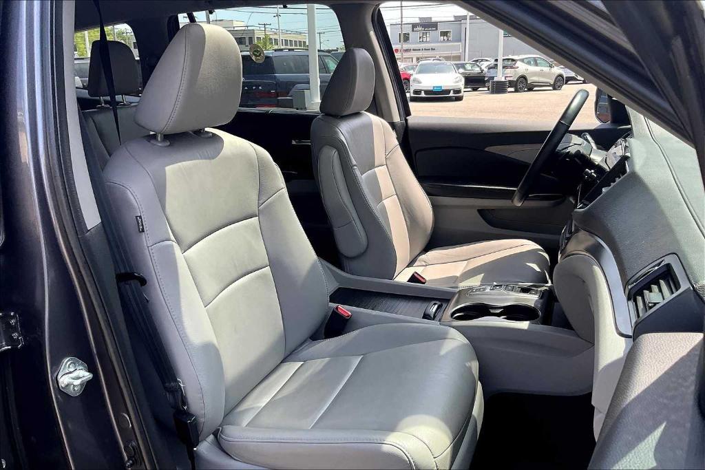 used 2022 Honda Pilot car, priced at $30,900