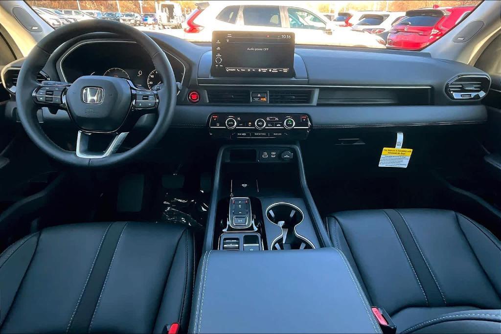 new 2025 Honda Pilot car, priced at $48,659