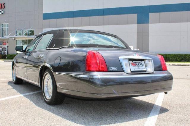 used 1998 Lincoln Town Car car, priced at $29,900
