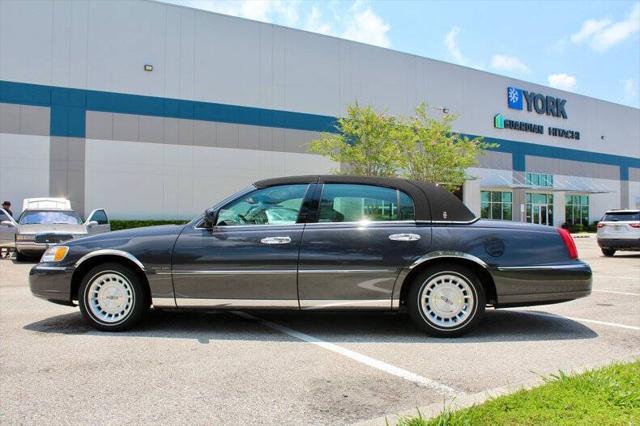 used 1998 Lincoln Town Car car, priced at $29,900