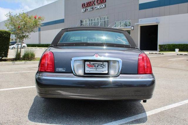 used 1998 Lincoln Town Car car, priced at $29,900