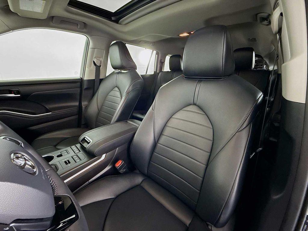used 2021 Toyota Highlander car, priced at $32,498