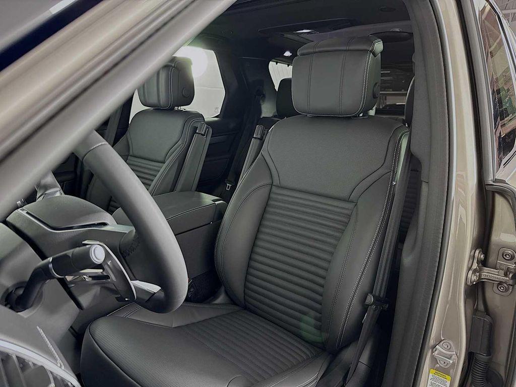 new 2025 Land Rover Discovery car, priced at $82,088