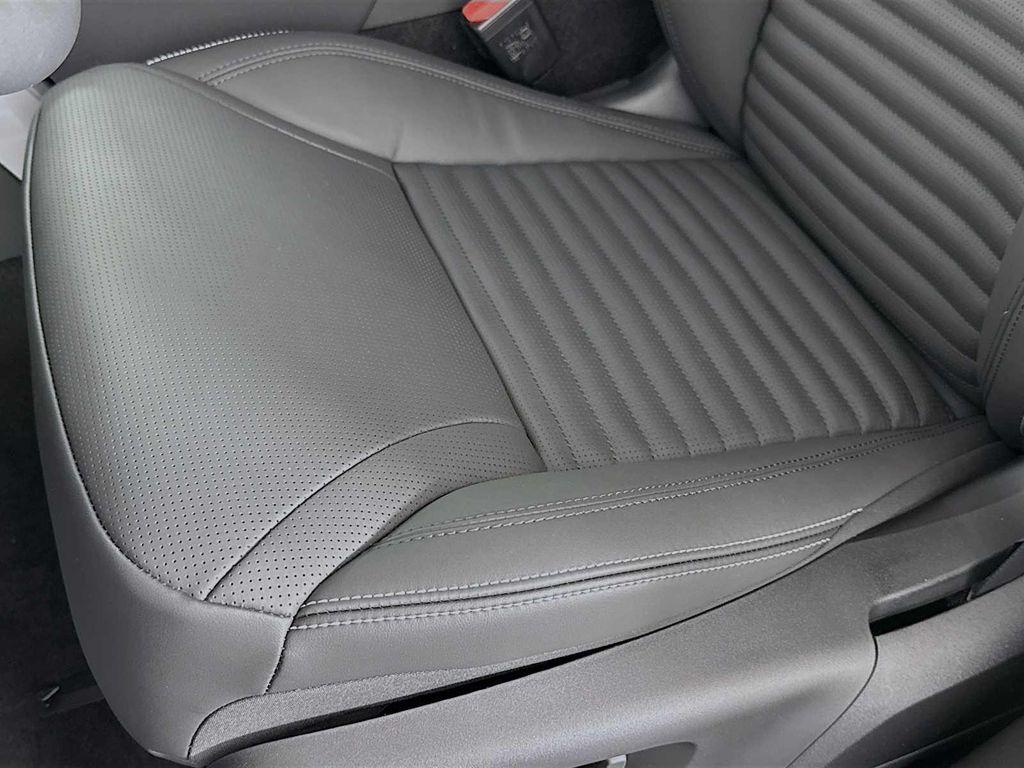 new 2025 Land Rover Discovery car, priced at $82,088