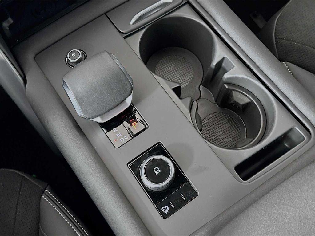 new 2025 Land Rover Discovery car, priced at $68,188