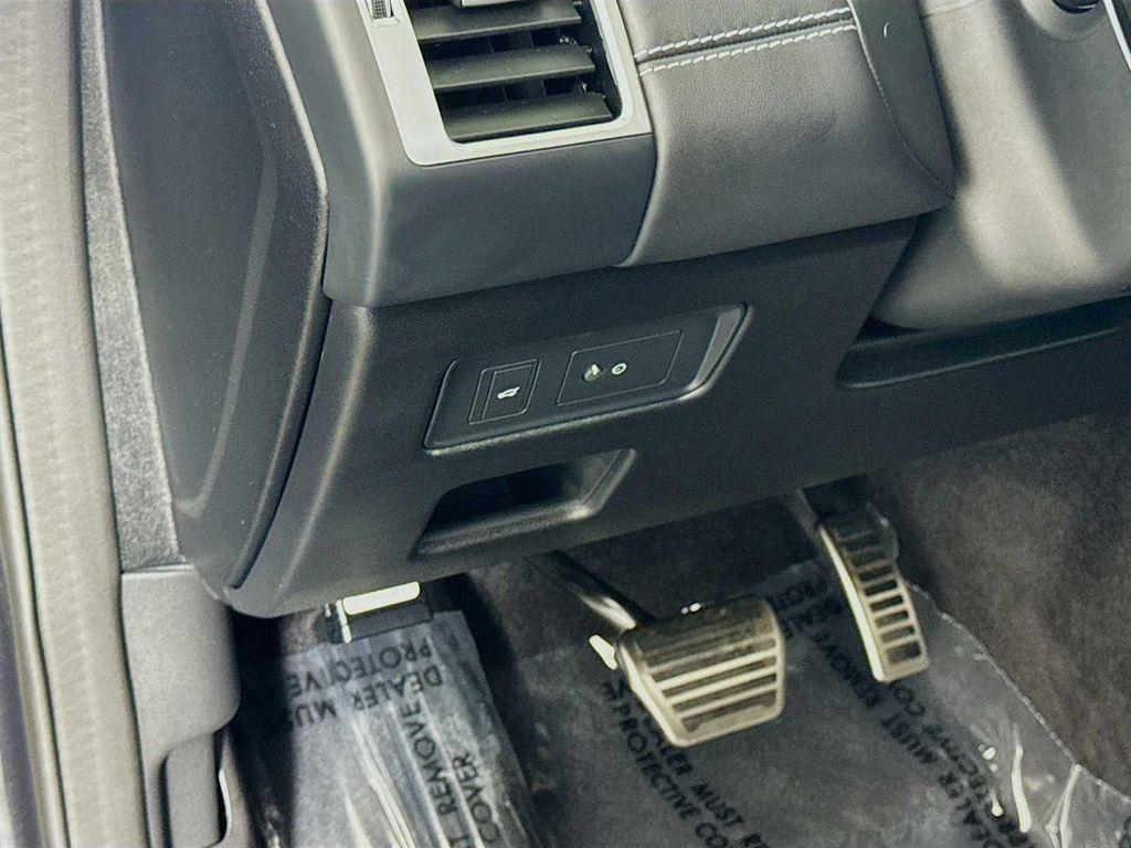 used 2024 Land Rover Discovery car, priced at $67,497