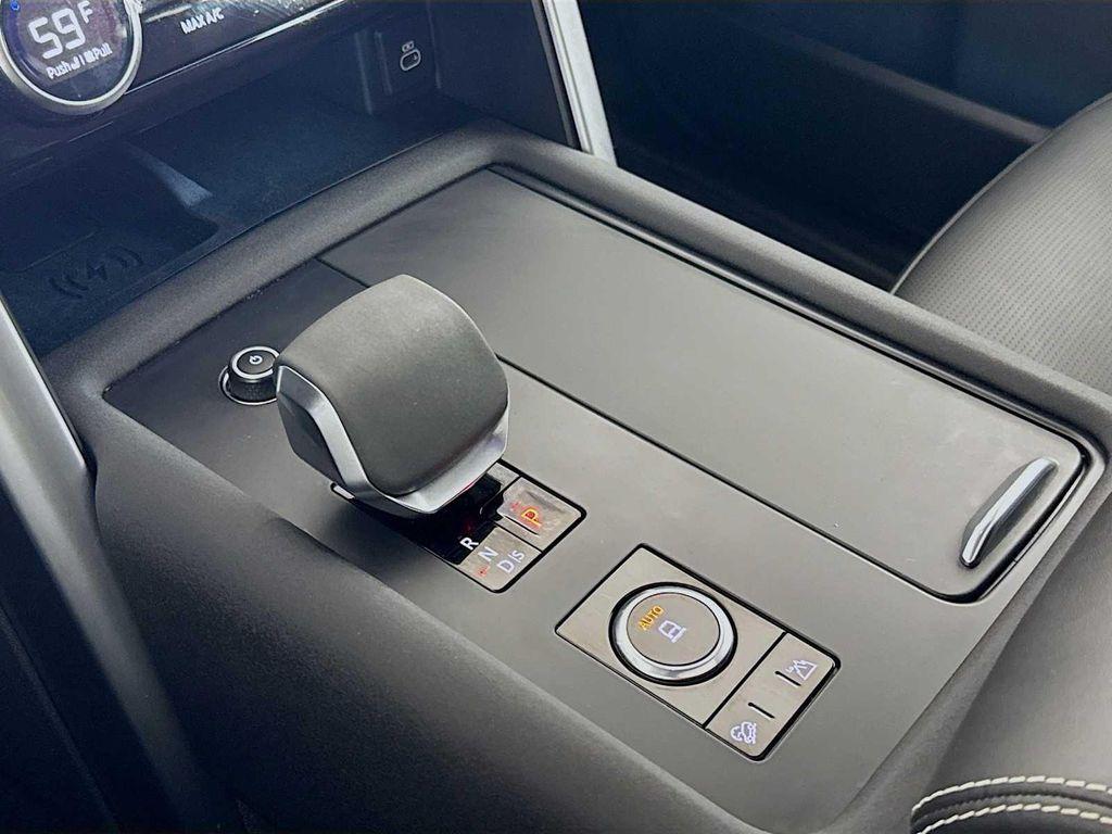 used 2024 Land Rover Discovery car, priced at $67,497