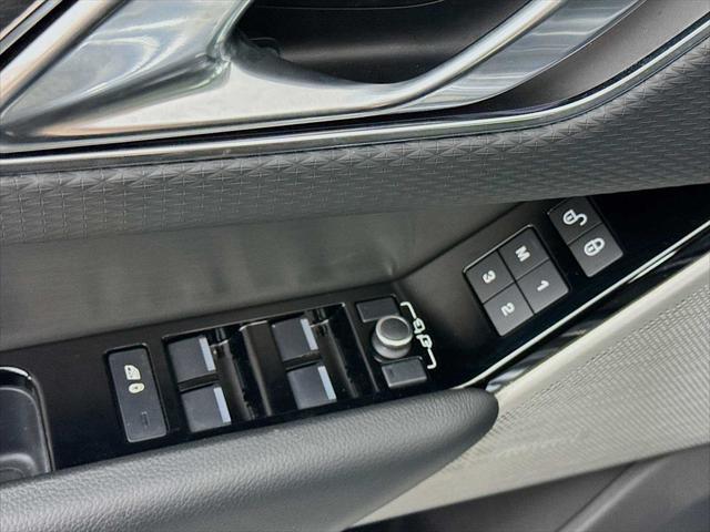 used 2018 Land Rover Range Rover Velar car, priced at $33,998