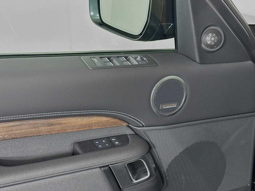 new 2025 Land Rover Discovery car, priced at $82,028