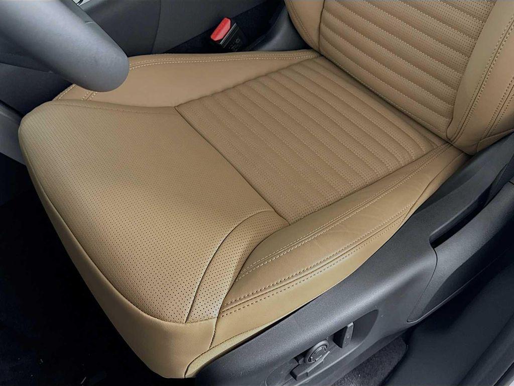new 2025 Land Rover Discovery car, priced at $80,525