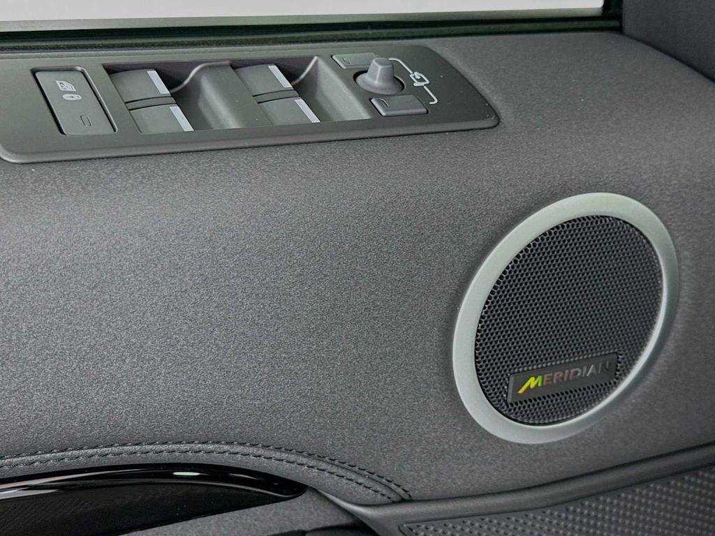 new 2025 Land Rover Discovery car, priced at $69,518