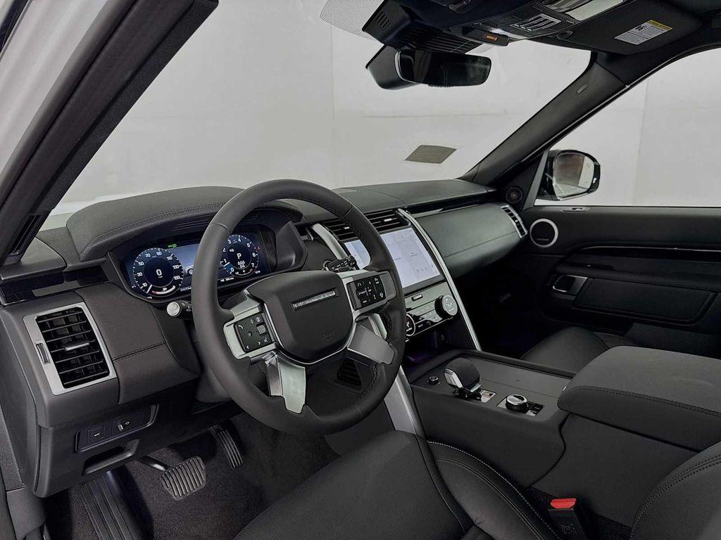 new 2025 Land Rover Discovery car, priced at $69,518