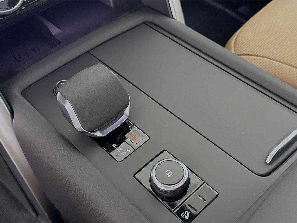 new 2025 Land Rover Discovery car, priced at $82,088
