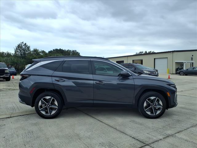new 2025 Hyundai TUCSON Hybrid car, priced at $39,005