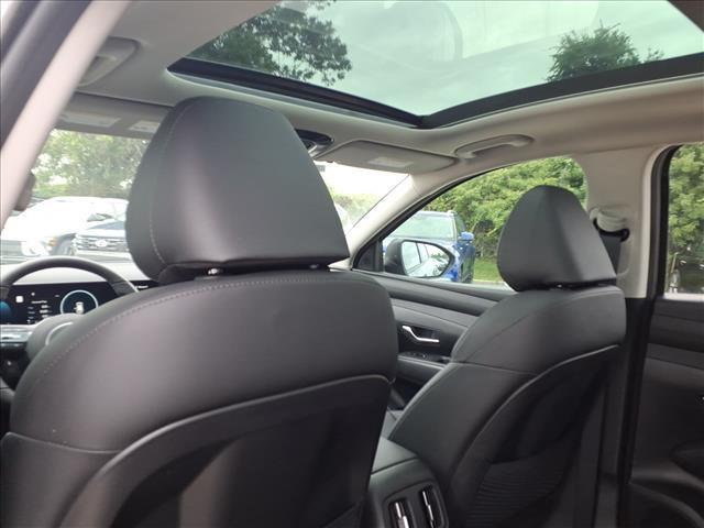 new 2025 Hyundai TUCSON Hybrid car, priced at $39,005