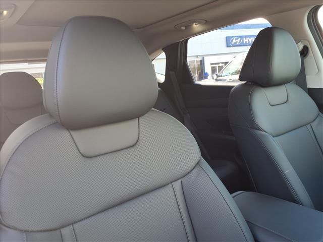 new 2025 Hyundai TUCSON Hybrid car, priced at $39,090