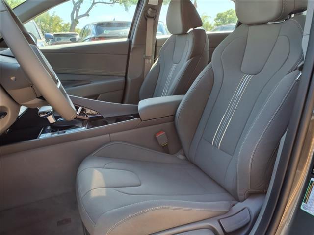 new 2025 Hyundai Elantra car