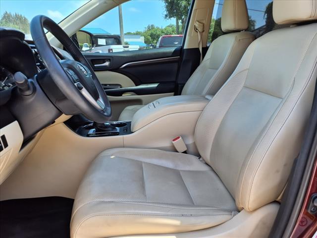 used 2015 Toyota Highlander car, priced at $21,444