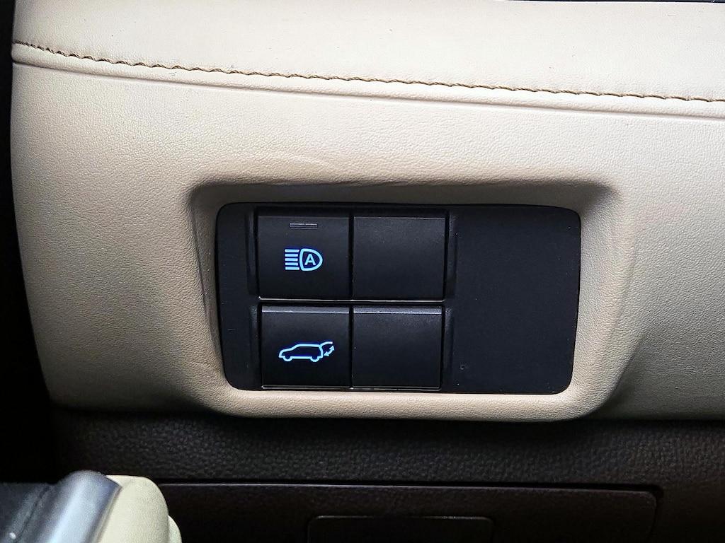 used 2020 Toyota Highlander car, priced at $30,998