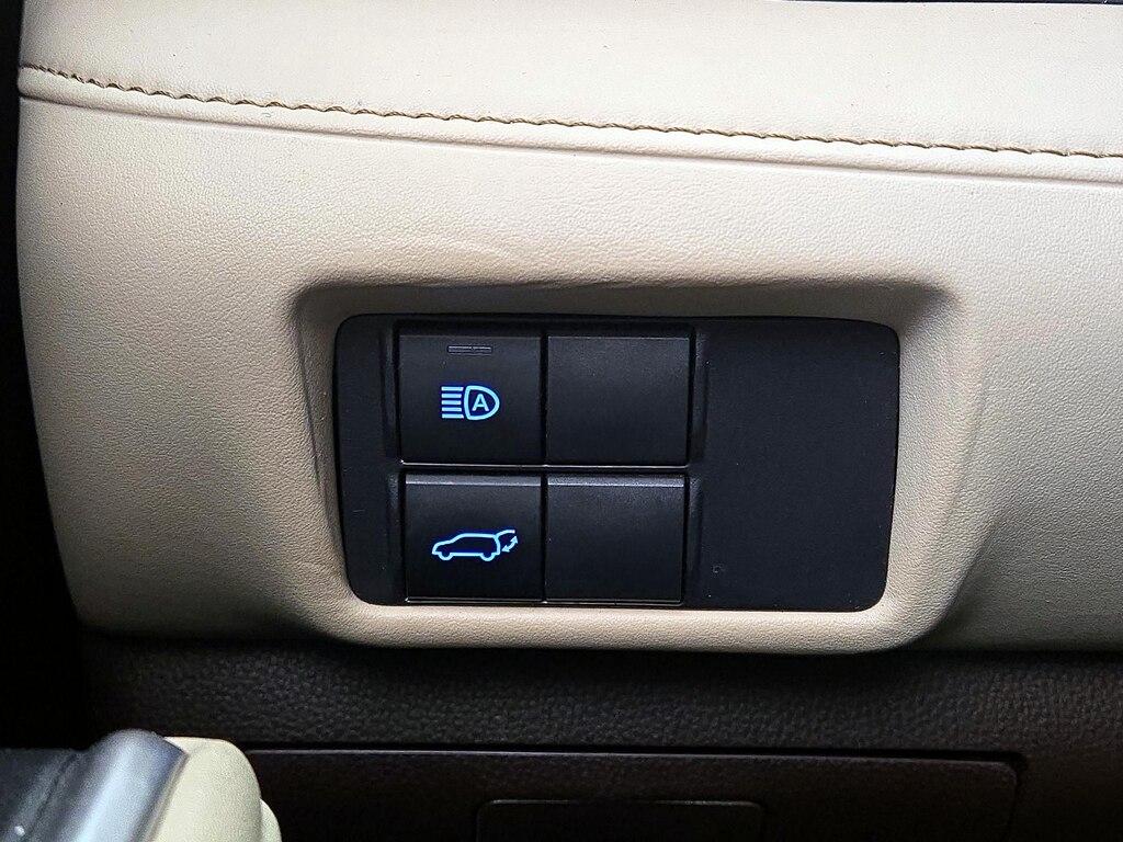 used 2020 Toyota Highlander car, priced at $30,998