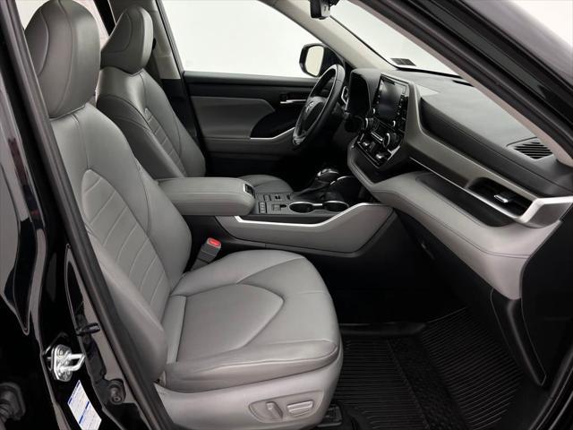 used 2022 Toyota Highlander car, priced at $35,990