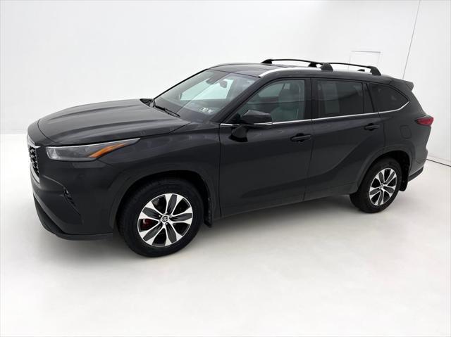 used 2022 Toyota Highlander car, priced at $35,990