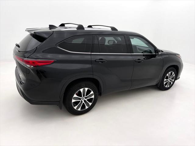 used 2022 Toyota Highlander car, priced at $35,990