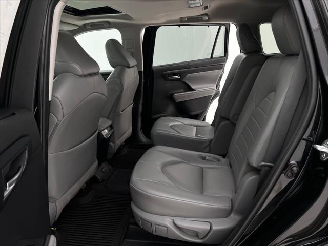used 2022 Toyota Highlander car, priced at $35,990